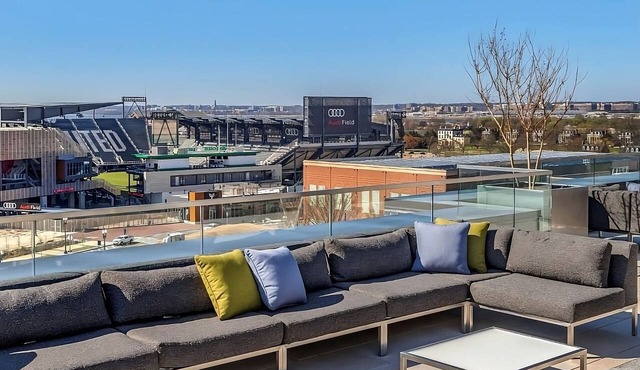 3 Relaxing Units for Groups! Rooftop Lounge, Bar, Minutes to Nationals Park