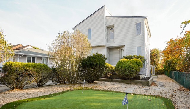 3 Story Beach Waterview, 3 KING bed, golf putting green!