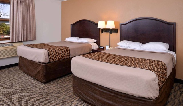 3 Welcoming Rooms w/Free Breakfast & Kitchenette – Ideal for Short Stays