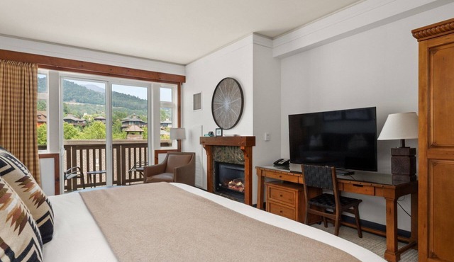 #319 | Studio | Sunny Spruce | 3rd Floor Village & Mountain Views