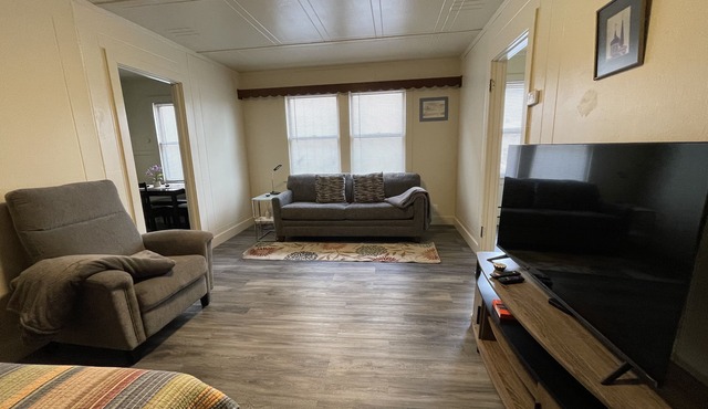 321 Lincoln #2: Studio, 1 BA Apartment in Sitka, Sleeps 2