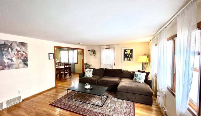 3bd/1ba apartment with parking 6472