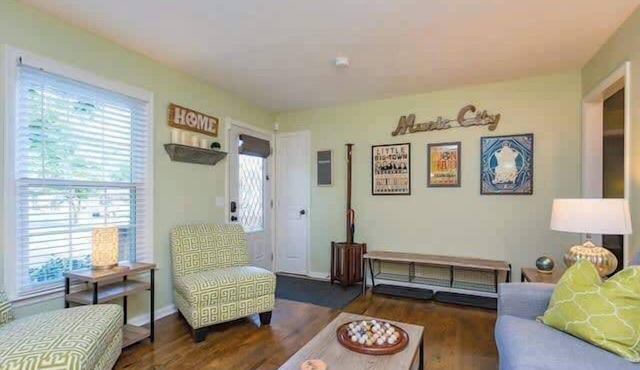3BR Cottage - 3 Miles to Downtown