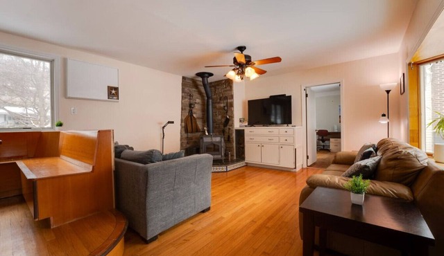 3BR West Point Retreat-3min to Back Gate+ King Bed