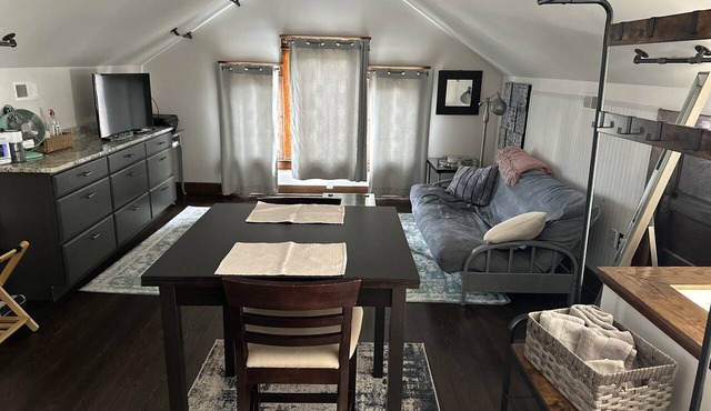 3rd floor loft apt w historic charm + modern finishes, 1500 block of Lee St East