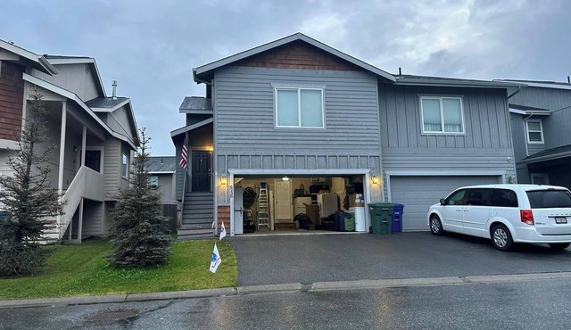 4-bedroom condo in peaceful Anchorage with WiFi
