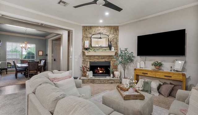 4-Bedroom, Game Room, BBQ Grill, and Pool