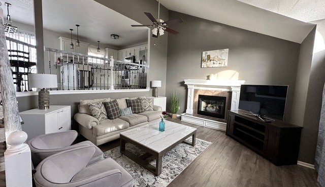 4 Bedroom House 5 minutes from restaurants and shopping