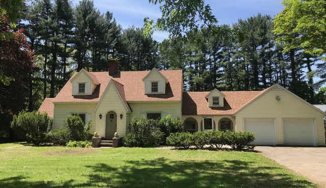 4 Bedroom House Close to UMass/Amherst, Historic Deerfield & Yankee Candle