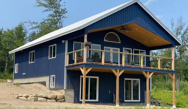 4-bedroom house in tranquil Danbury with WiFi, AC. Enjoy a peaceful getaway