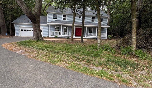 4 bedroom wooded farmhouse close to trails and 8 miles from Sports at the Beach