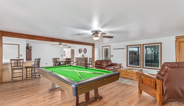 4 Bedrooms, Full Kitchen, Pool table, BBQ, Garage & RV Parking, Golf, Hiking