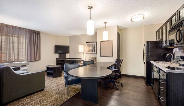 4 Family-Friendly Rooms Near OKC Zoo & State Fair Park