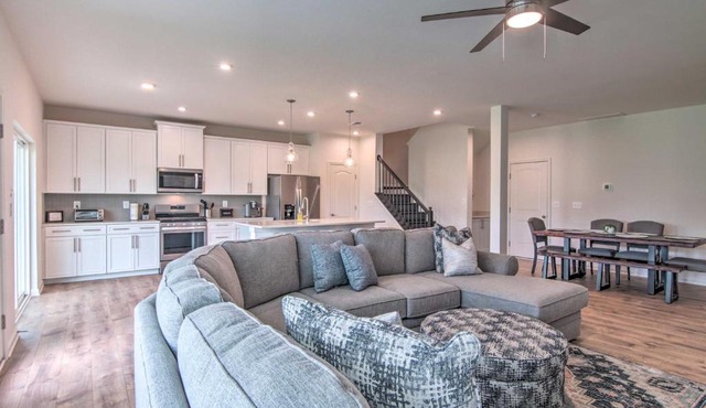 4 Mi to Bethany Beach: Townhome w/Screened Porch
