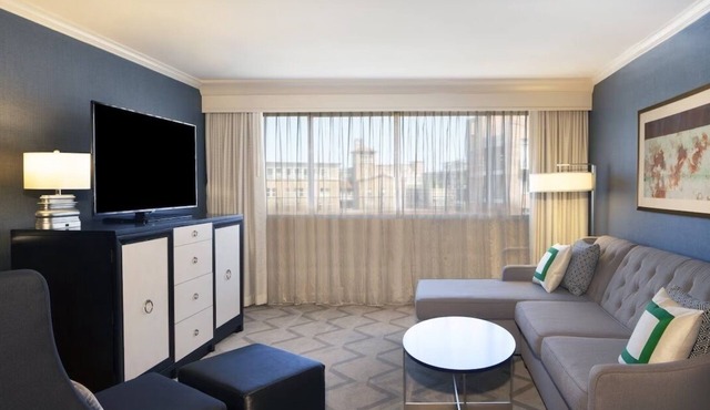 4 One Bedroom Suite Units, Pet-Friendly, Close to White House - 1.2 miles!