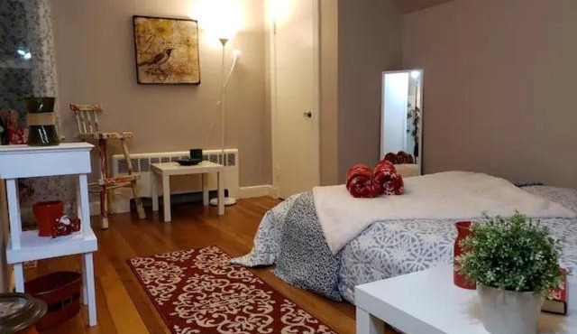 #4 RED Gorgeous Cozy Room 6 Min to Babson College!