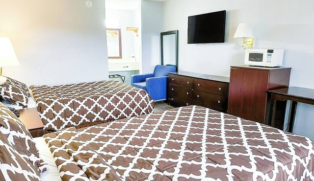 4 Rooms for a Calm, Affordable Stay – Ideal for Business or Leisure Travelers
