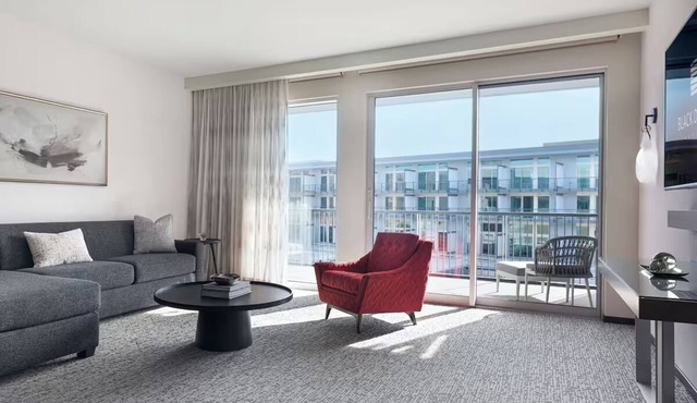 4 Sunlit Desert Rooms with Stunning Panoramic Views and Comfort - Weekend Stay