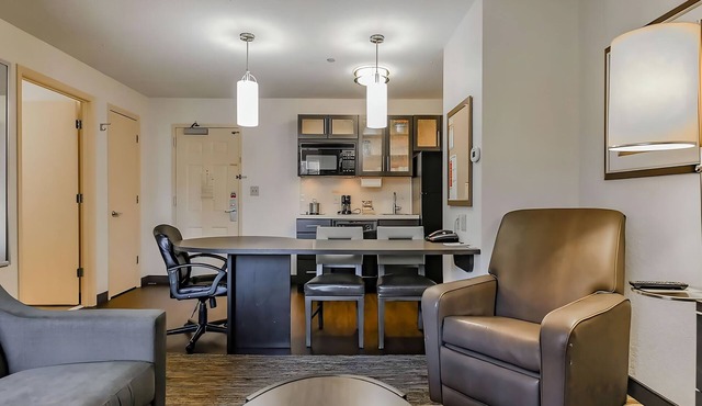 4 Units | Spacious Boston Suburb Stay | Family Getaway Near Aquarium & Fenway