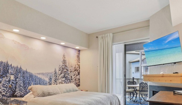 424B Skier's dream King hotel room w/private deck pool hot tub gym @ base of Mtn