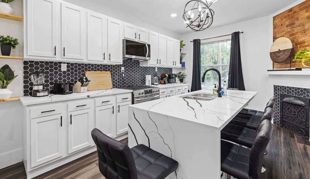 4BR 4BA Urban Oasis in Mt Washington