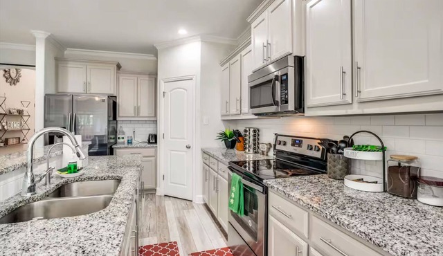 4BR Farmhouse N Po in Spencer