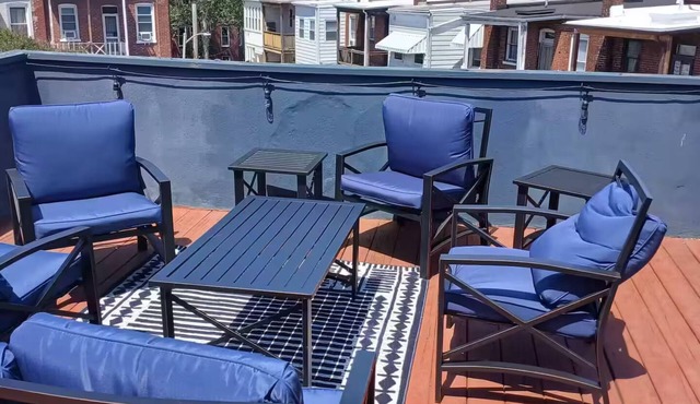 5 bed 5 bath 3 floors 2 kitchens parking 13 beds