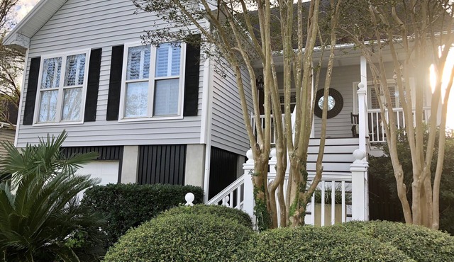 5 KING BEDS! OLD VILLAGE LOCATION! Close to Beaches, Shem Creek and Charleston