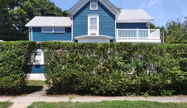 5 minute walk to beaches and beautiful downtown Greenport