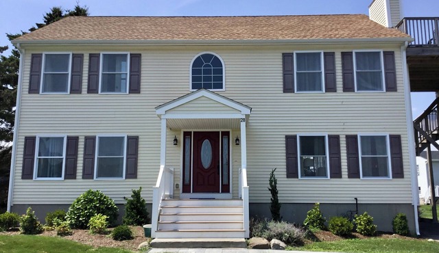 5 minutes walk to the beach! UPDATED 6 bedroom w/ocean views, rooftop deck, AC