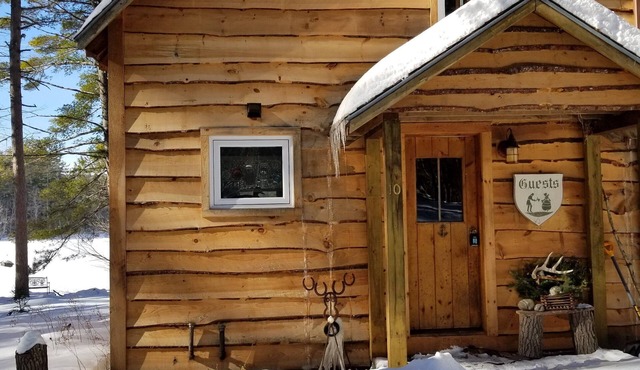5 STAR Magical Waterfront Cabin on Papoose Pond! 25 Minutes to Sunday River.