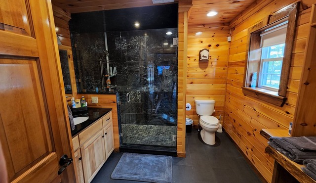 5 Star Maine River Lodge in Wytopitlock with AC, WiFi