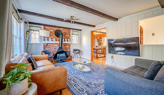 5BD/2BA Cabin-Style Home in the Heart of Norwich, Close to Casinos