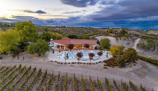 6 bed 3 bath house surrounded by 10 acres of vines w pool, jacuzzi, & fire pit.