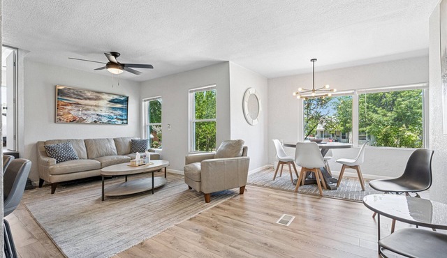 6BR home 10 mins from State Fair Park. Fenced yard, full kitchen. Sleeps 14. #NW38