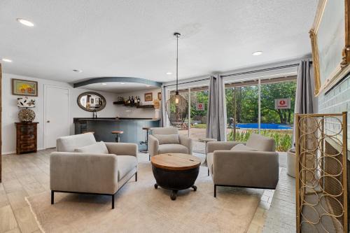 6BR Home Sleeps 14 Hot Tub Game Room #MD