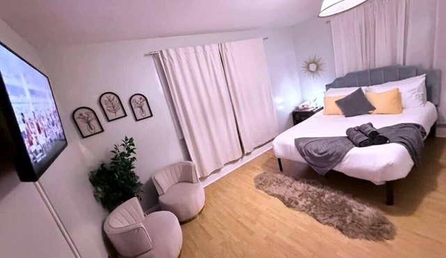 6BR New Haven Home Near Yale, Downtown & Hospitals w/Parking
