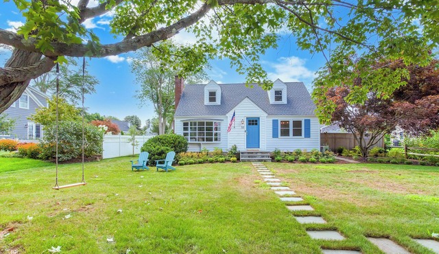 7 Min Walk from Water: Cheerful 4 Bedroom Home