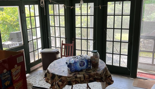 70 Year old cottage on 2.8 acres, stunning views and sunsets