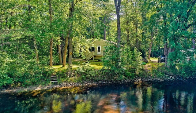80' of direct waterfrontage on the Crooked River