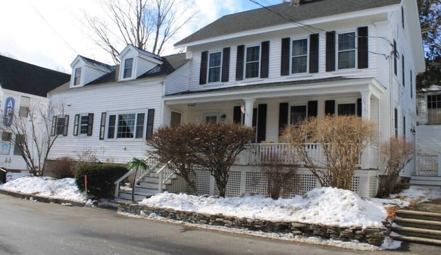 9 Lake Street