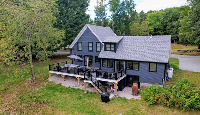 9FR Renovated home with beautiful views, large yard, dogs welcome!