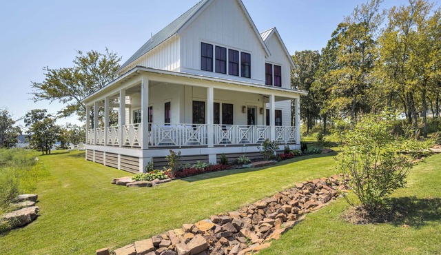 A Dreamy Coastal Cottage! Wellington by the Lake