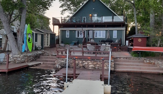 🌅A Lakefront Sunrise retreat for Couples or Families🌅