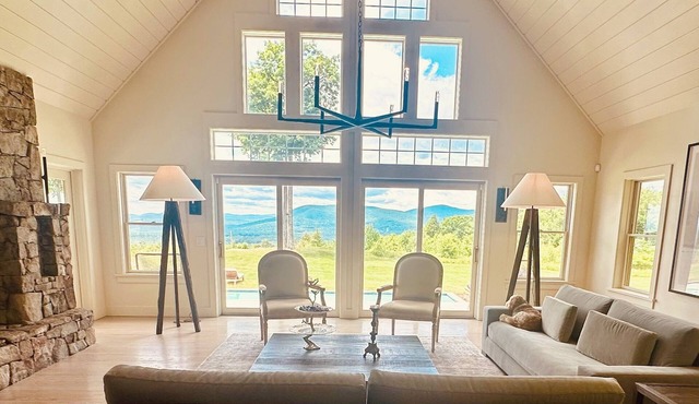 A luxury mountain house with breath taking views in the superb Moultonborough