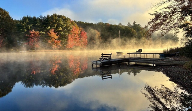 A serene lake house to escape the day-to-day!