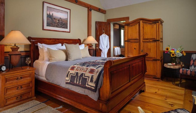 Abbey's Lantern Hill Inn