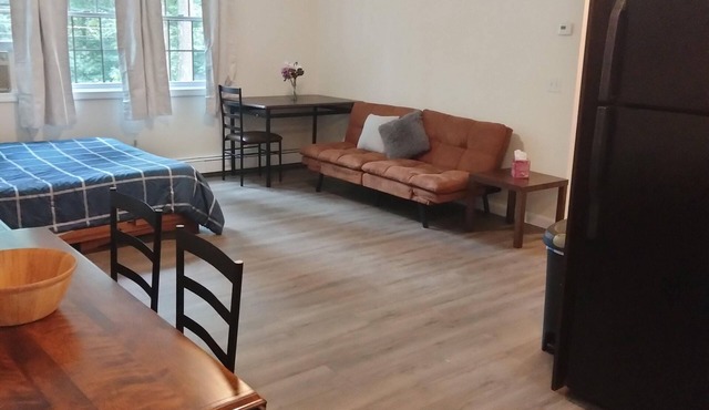 Adorable 1 bedroom with off street parking.