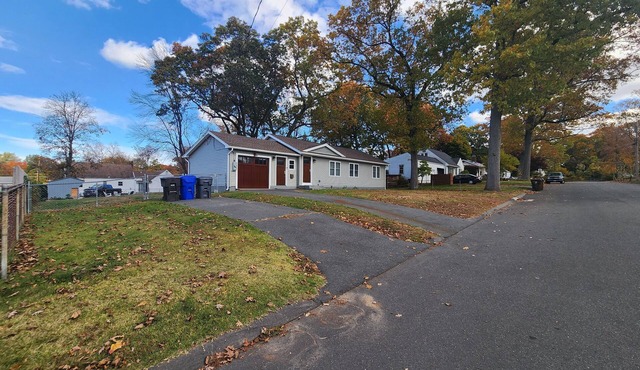 Adorable 3-bedroom 2-bath House in quiet, safe, kid/pet friendly neighborhood.
