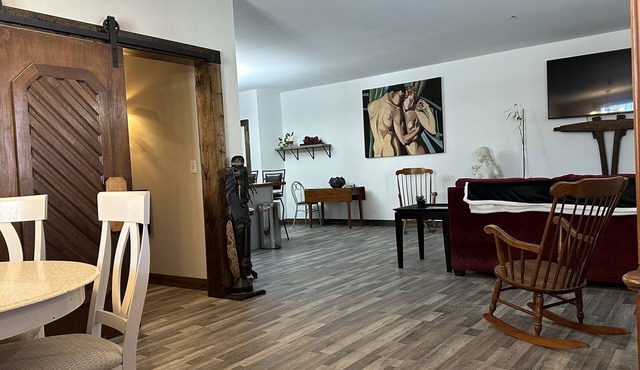 Adult Themed get-a-way! Centrally located to ski mountains, Oxford Casino, OPS.